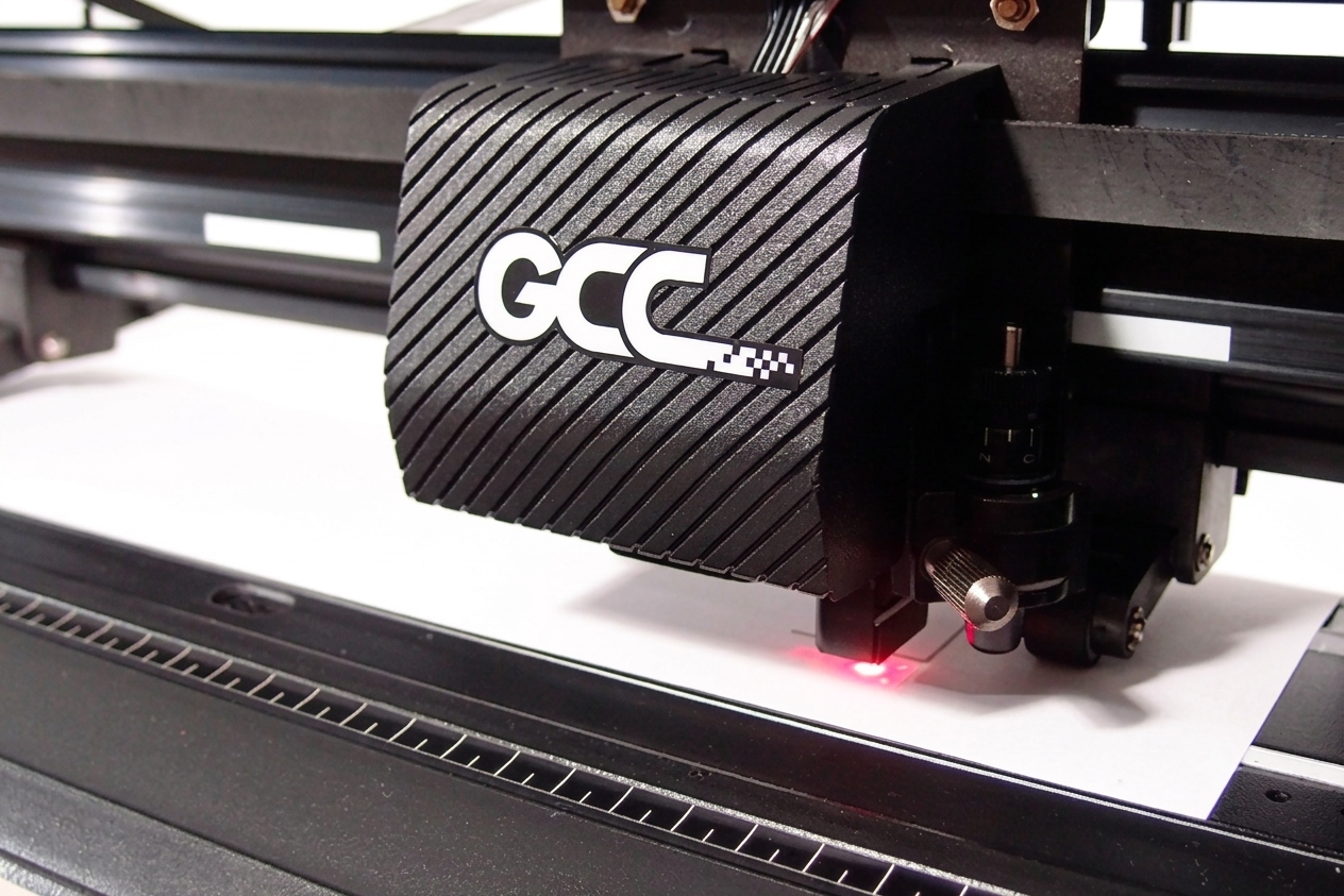 GCC Jaguar V LX window tint cutting plotter for professional tint shops